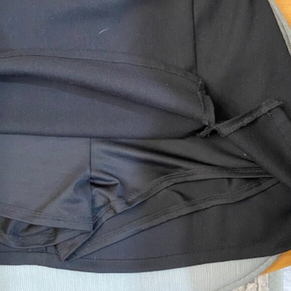 Hollister Classic Black Women's Skort - Picture 4 of 4